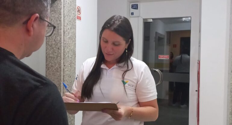 Projeto Reciclo realiza ações porta a porta em condomínios