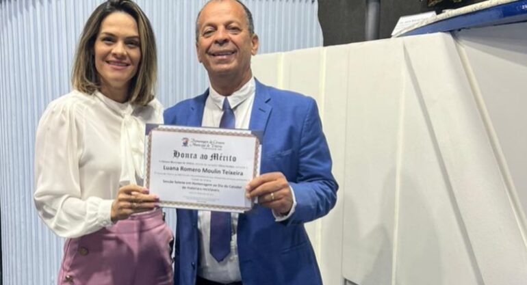 Diretora do Ideias recebe homenagem da Câmara Municipal de Vitória
