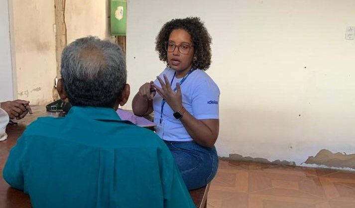 Famílias recebem acompanhamento social do Ideias em Prado, BA