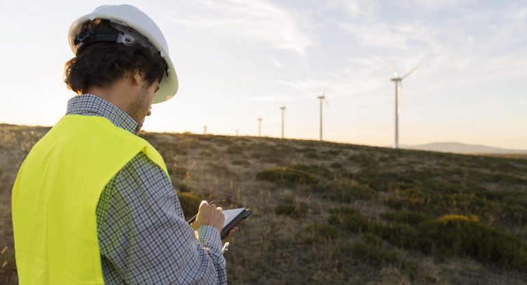 Mineração da transição energética: quem paga o preço da energia limpa?